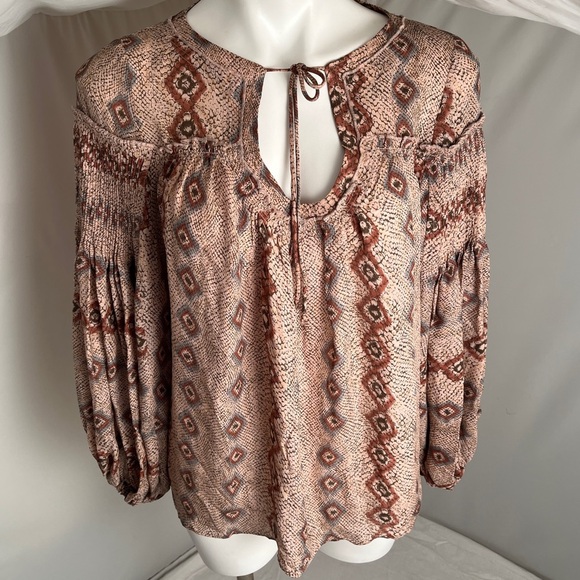 Parker pattern silk keyhole neckline long sleeve blouse